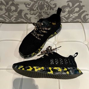 Nobull diamond mesh|only wore them to try them on & they were small. No Flaws!